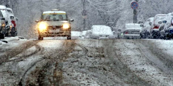 În zona colinară şi montană ninsorile ar putea fi consitente