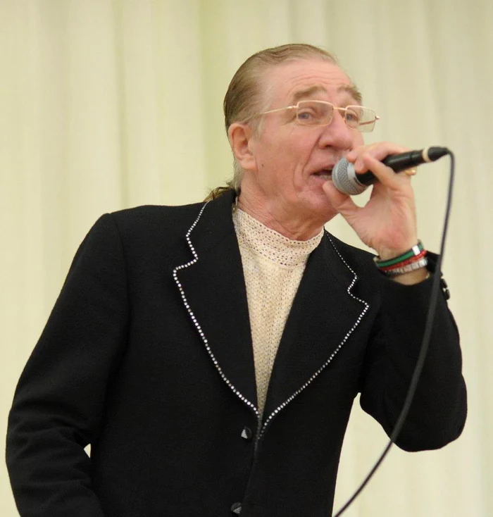 Aurel Niamţu în timpul unui concert