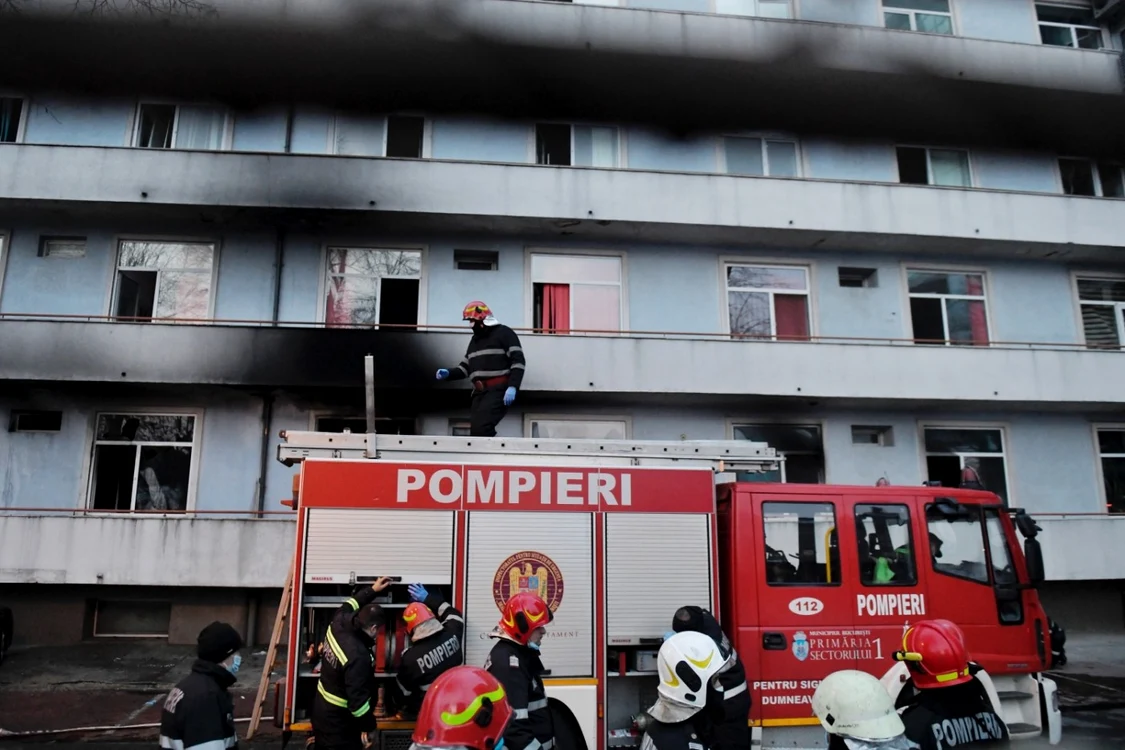 În urma incendiului de la Matei Ballş şi-au pierdut viaţa 11 persoane Foto: Mediafax
