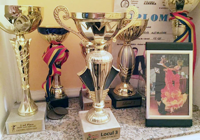 Chiar dacă a renunțat la dans, Alexandra Barna ține la loc de cinste toate trofeele obținute în competițiile de profil