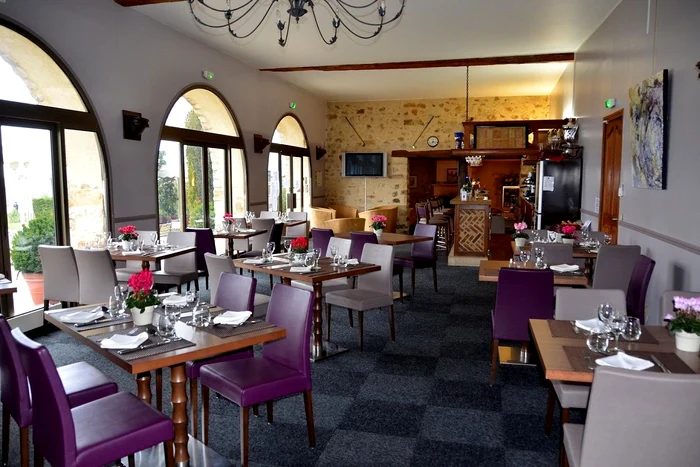 Proprietatea are și un restaurant cu două săli de servire a mesei. FOTO: Le Nail