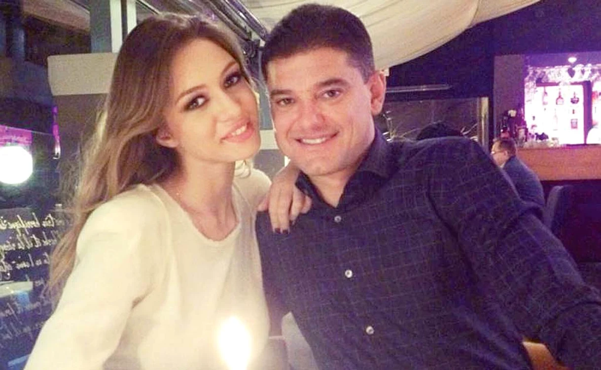 
    Cristi Boureanu (43 de ani), alături de iubita lui, Laura Dincă (20 de ani), care este cu doar cinci ani mai mare decât fiica fostului politician  