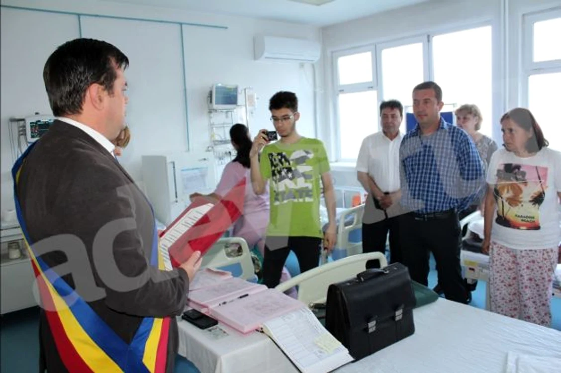 Soţii Anghel au fost căsătoriţi de primarul municipiului Târgu Jiu în salonul de la Terapie Intensivă