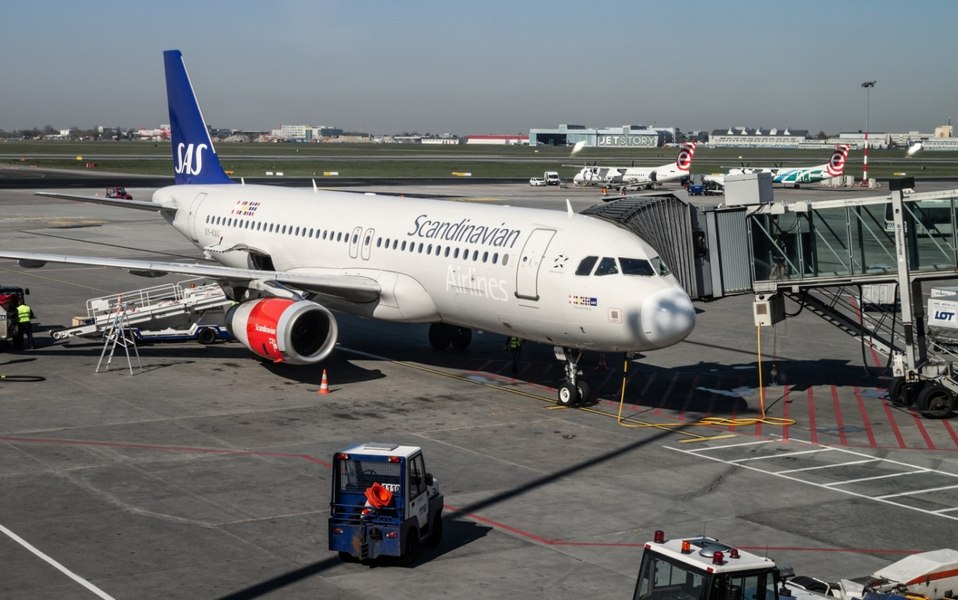 Criză aviatică: o mare companie aeriană anulează zeci de curse în Europa din cauza prețului uriaș la combustibil