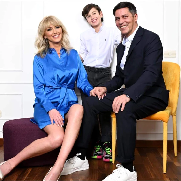 Lucian s-a întors  cu toată familia  în România