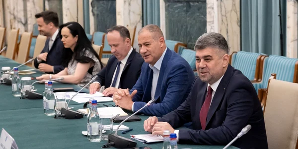 Marcel Ciolacu si Marian Neacsu plus Simona Bucura Oprescu FOTO MCiolacu jpg