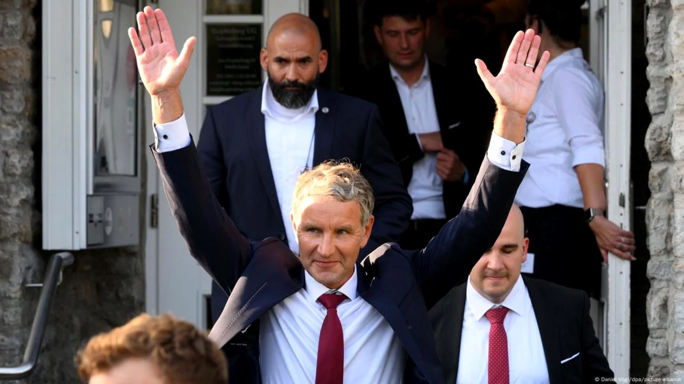 Deşi a folosit un slogan nazist în campania sa electorală, Björn Höcke este îndrăgit de ruși