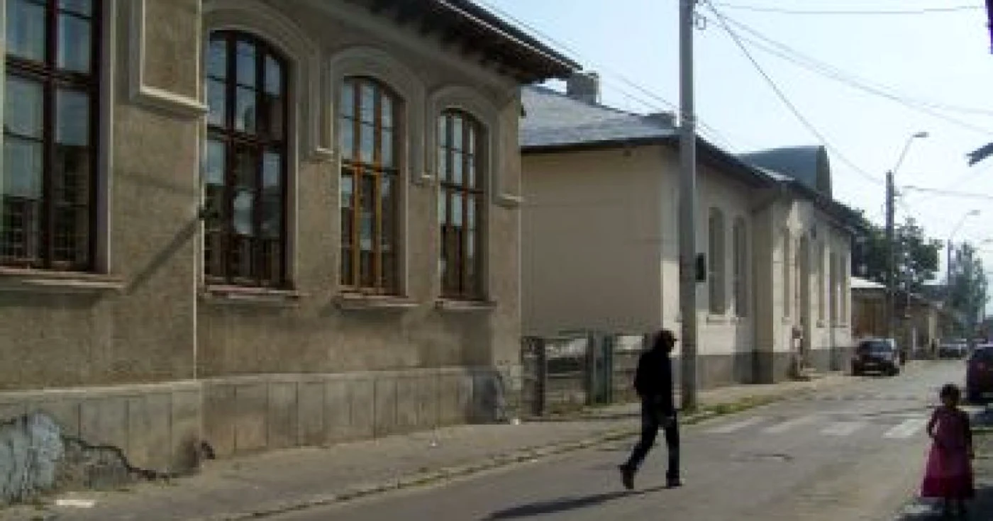 Ploieşti: Şcoala 19 va începe anul şcolar cu geamurile sparte