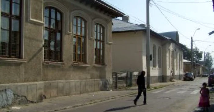 Ploieşti: Şcoala 19 va începe anul şcolar cu geamurile sparte