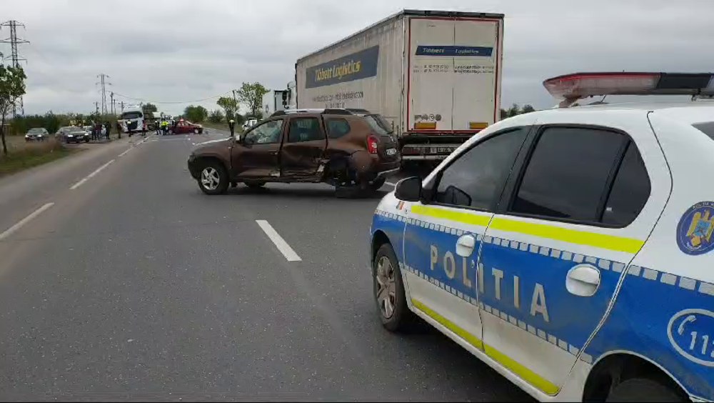 Carambol cu trei mașini pe „șoseaua morții”, lângă Buzău. Două persoane au fost rănite VIDEO