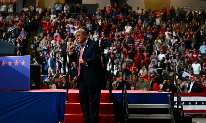 trump la un meeting in kansas jpg