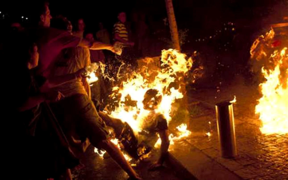 Un şomer şi-a dat foc la Nantes
