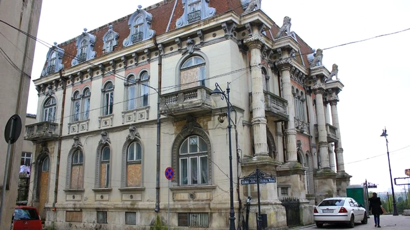 Casa cu lei FOTO Arhivă Adevărul