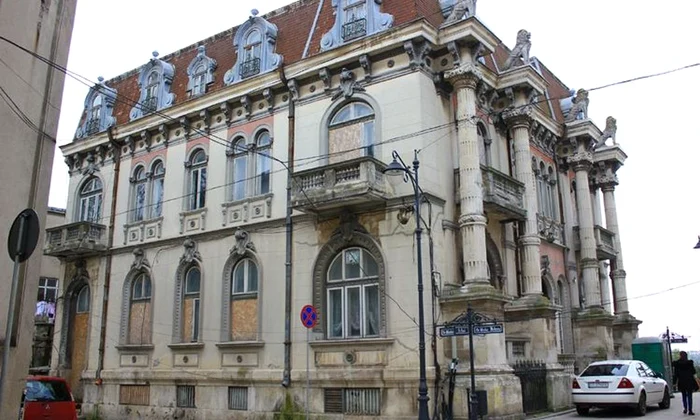  „Casa cu lei”   cândva o clădire simbol a Constanţei jpeg