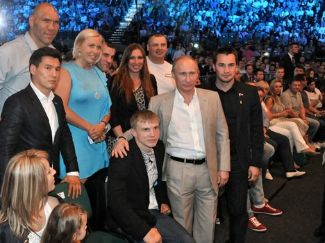 Nikolai Valuev și Putin în 2012 FOTO AFP