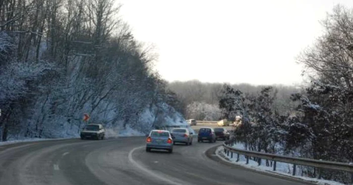 Maşinile merg bară la bară ( foto: arhivă)