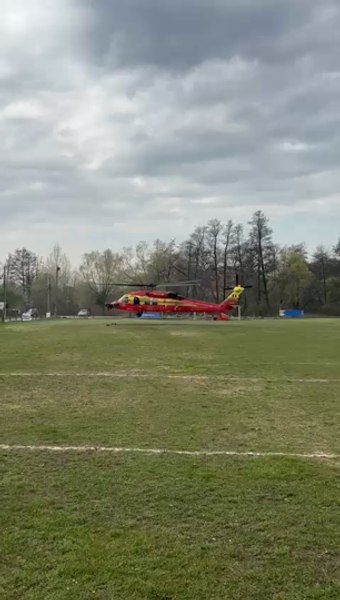 Incendiu uriaș de pădure. S-a intervenit cu elicopterul Black Hawk și cu peste 100 de pompieri. O mănăstire a fost salvată din calea flăcărilor