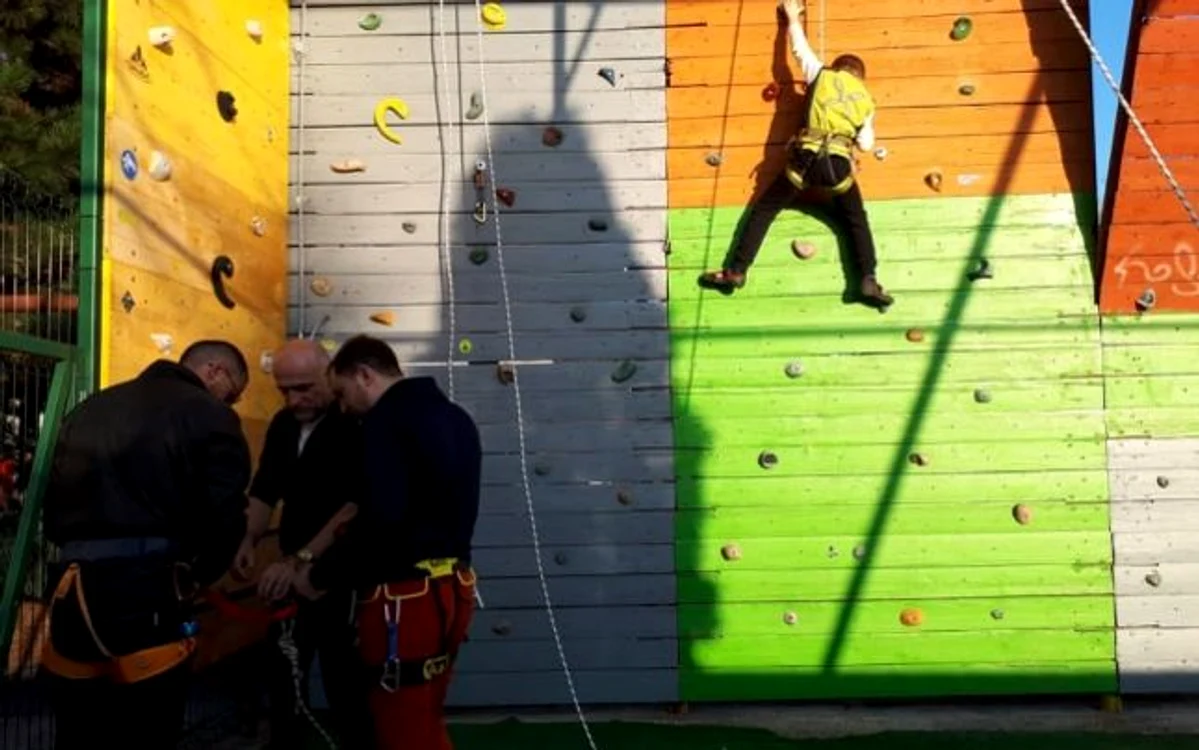 Ticu Lăcătuşu, mentor pentru cursanţii care vor să practice escalada şi alpinism FOTO: Florin Jbanca