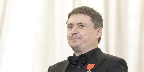 Ordinul Legiunii de Onoare în grad de Cavaler este înmânat regizorului Cristian Mungiu de ambasadorul Franţei Michele Ramis în Bucureşti FOTO Inquam Photos  Octav Ganea
