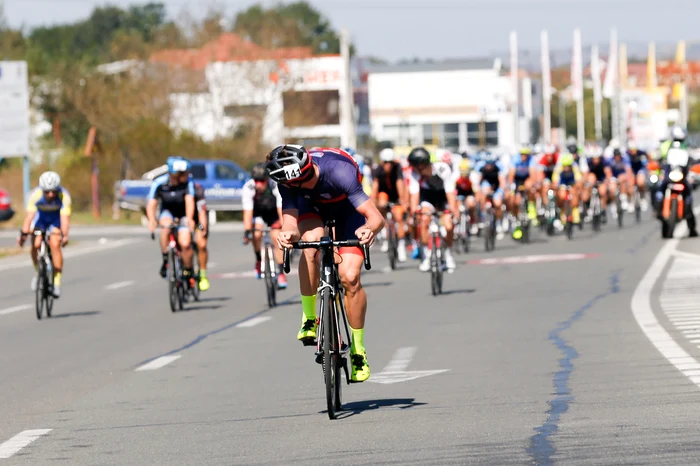 
     Cei doi le-au purtat noroc rutierilor autohtoni care au reușit apoi o dublă istorică (locul 1 pentru Serghei Țvetcov și locul 2 pentru Emil Dima) în etapa a doua dintre Sibiu și Brașov.Click.ro  