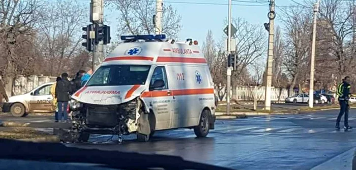 Ambulanţă SMURD, implicată într-un accident rutier la Râşnov. FOTO: Arhiva „Adevărul“