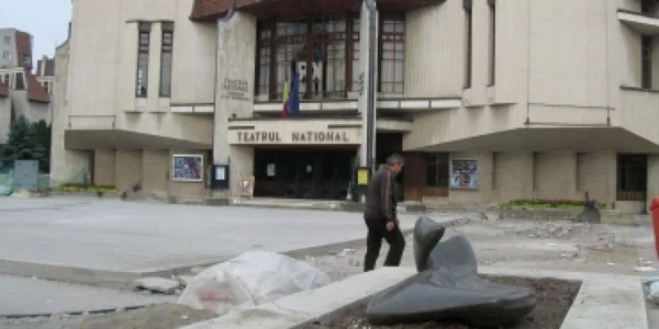 Mureşenii sunt aşteptaţi la teatru