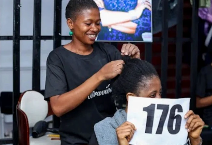 Mary Chinonso a realizat cozi împletite din trei șuvițe (Foto: Guinness World Records)