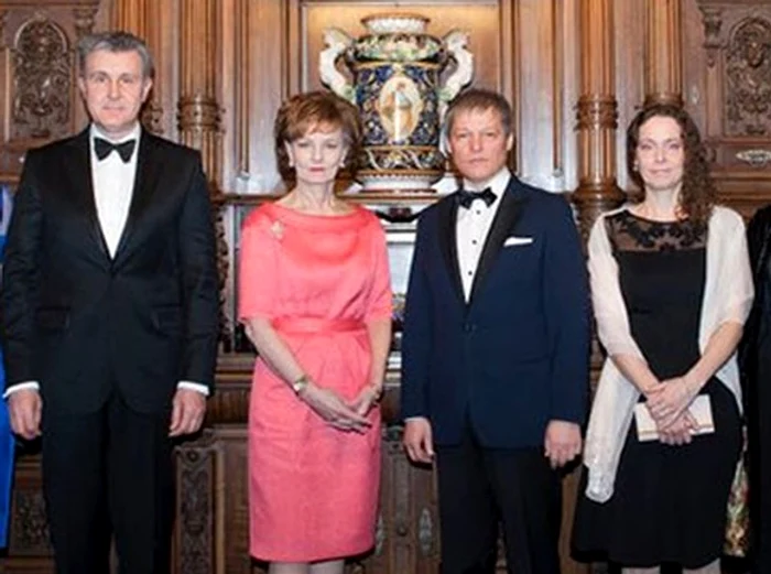 
    Valerie Cioloş Villemin a parrticipat la o petrecere de gală la Castelul Peleş foto: Daniel Angelescu/familiaregala.ro  