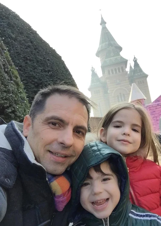 Dan Negru, alături de cei doi copii ai lui, Daria şi BogdanFoto: arhivă personală