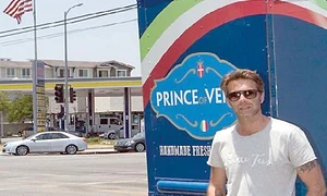 Emanuele Filiberto este Prinţul de Veneţia care vinde paste şi pizza în Los Angeles jpeg