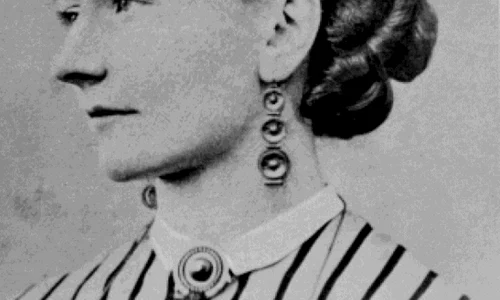 Noul film despre Charles Dickens povesteşte despre iubirea lui secretă gif