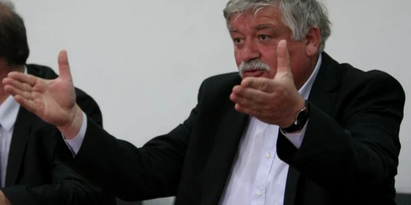 Ion Gonţea are datorii la CEC, contractate pe 15 ani. FOTO: Stelian Grăjdan