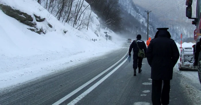 Avalansele de pe Valea Oltului si a Lotrului, pericol pentru soferii aflati in trafic