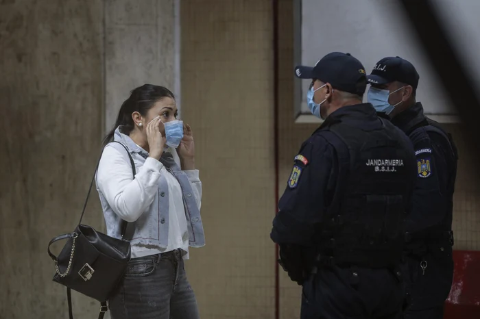 
    Polițiștii și jandarmii au dat 169 de amenzi la metrou, inclusiv pentru nepurtarea măștii de protecție  