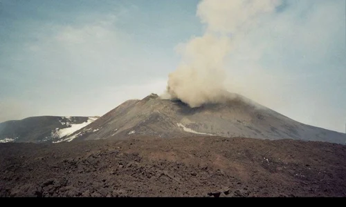 Vulcan, mamă, ființă vie (o poveste despre Etna) jpeg