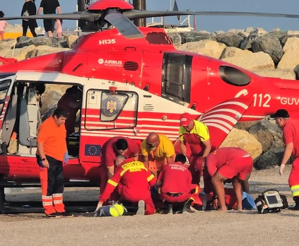 Un elicopter SMURD a transportat-o pe tânără la Spital FOTO: ISU