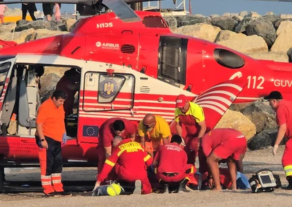 Un elicopter SMURD a transportat-o pe tânără la Spital