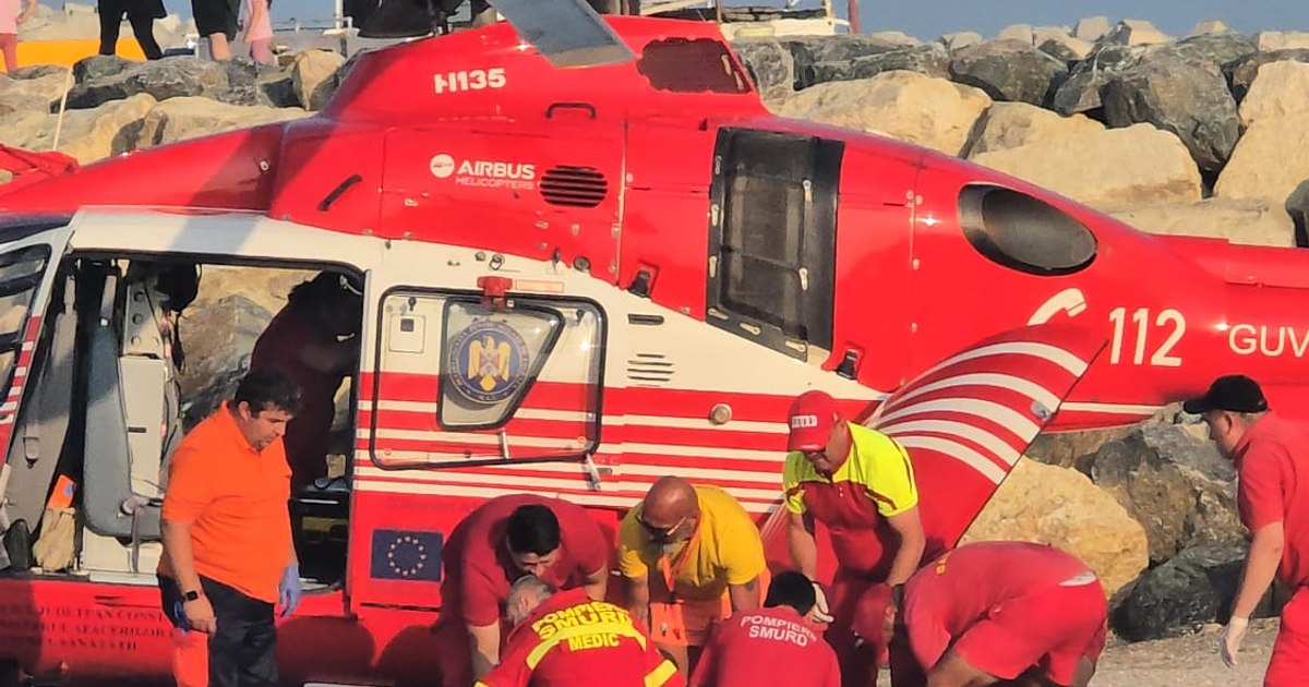 Adolescent rescapează o tânără din valuri, salvând-o la Costinești