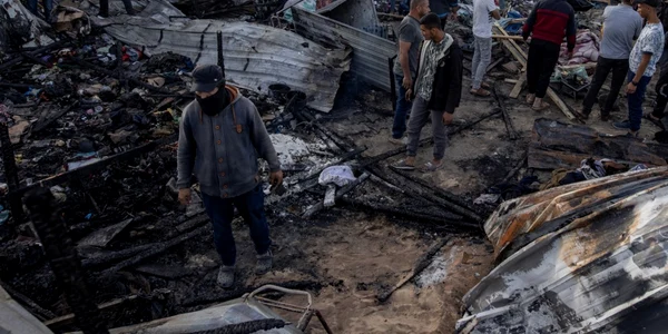Urmările unui bombardament israelian asupra unei tabere din Rafah FOTO EPA-EFE