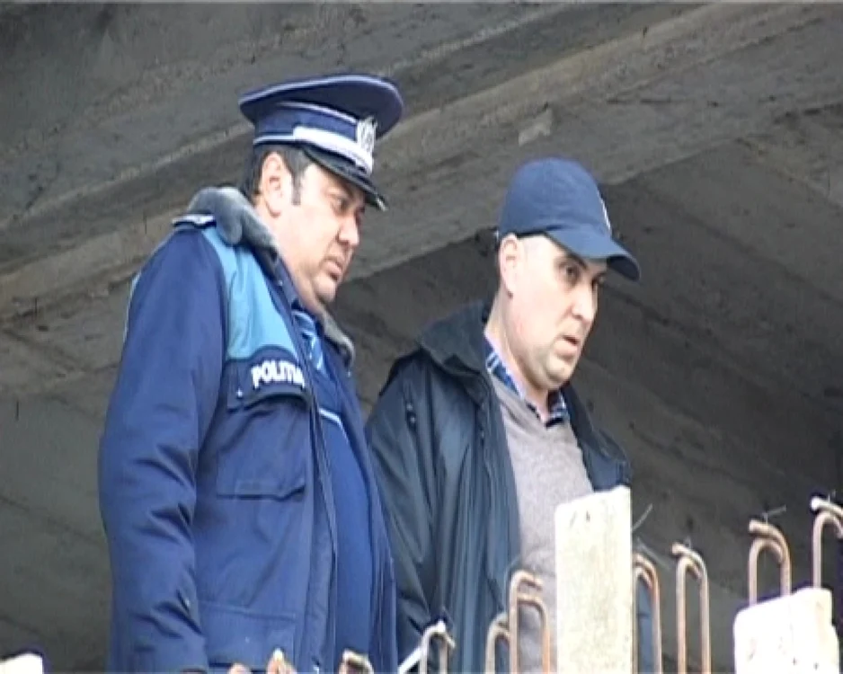 Un muncitor care lucra la o clădire din Târgovişte, aflată în construcţie, a ajuns cu politraumatisme grave  la spital, după ce a căzut  de la etajul III
