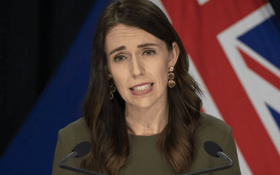 BBC își recunoaşte greșeala după ce a publicat un articol cu titlu sexist despre demisia Jacindei Ardern