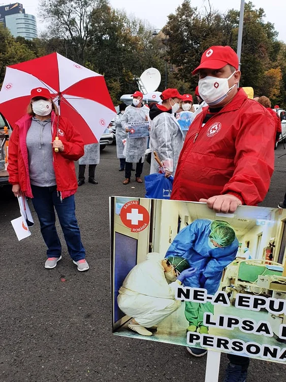 „Așa nu se mai poate”, spun la unison medicii și asistentele, după 8 luni de pandemie