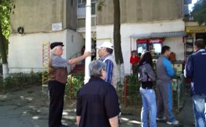 Femeia se aruncase de la etajul 9