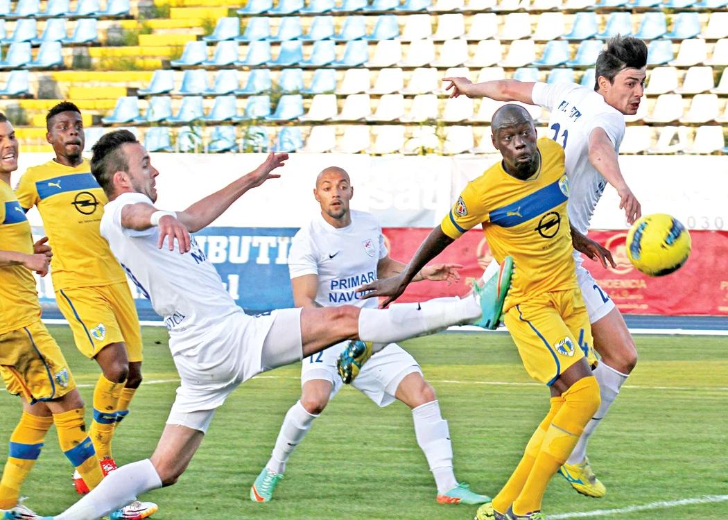
    Săgeata Năvodari şi  FC Vaslui sunt două  dintre echipele care au  retrogradat anul trecut Foto: Răzvan Păsărică  