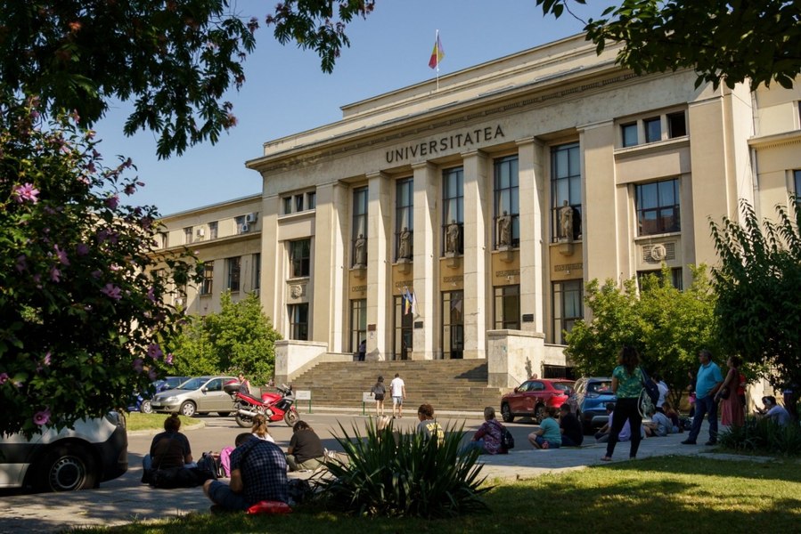Universitatea din București scoate la concurs peste 8.000 de locuri la sesiunea de toamnă a admiterii