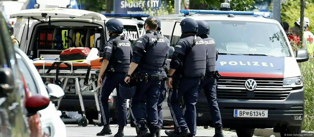 Doi români, printre cei răniți în atacul armat cu 11 morți de la o școală din Austria. Unul dintre ei este în stare gravă