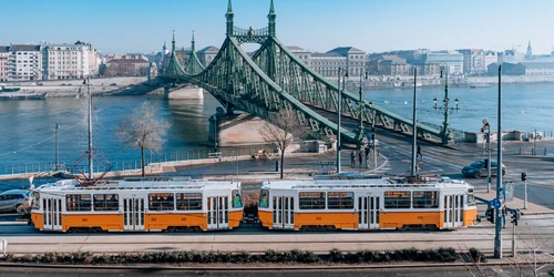 podul libertatii din Budapesta ungaria shutterstock 1933156103 jpg