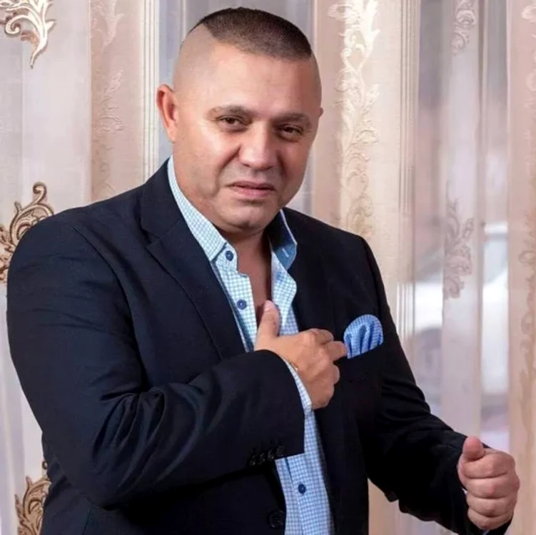 
    Guţă are o slăbiciune pentru femeile tinereFoto: captură Antena 1  