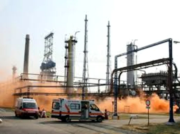 Experții încearcă să explice ce a cauzat accidentul de muncă de la Rafinăria Petromidia, care s-a soldat cu moartea unui om și rănirea gravă a altor patru