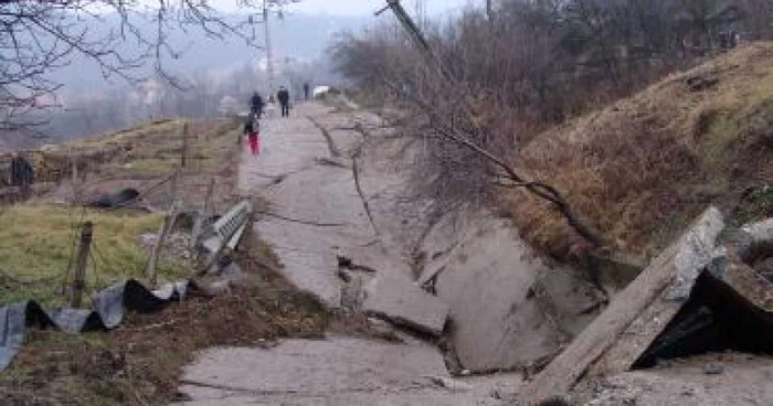 Râmnicu Vâlcea: Alunecările de teren clasează judeţul pe primul loc pe ţară